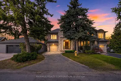 24 Brussels Street, Toronto, On M8y 1h3