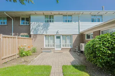 160 Carsbrooke Road 20, Toronto, On M9c 1g9