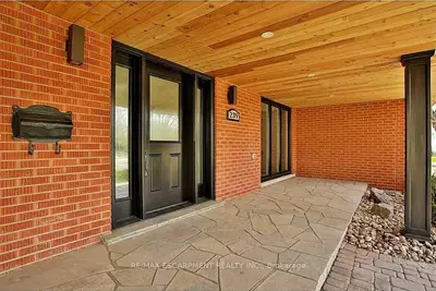 239 GUELPH Line, Burlington, ON L7R 3K6