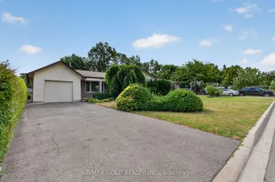 18 Esplanade Road, Brampton, On L6t 2c7