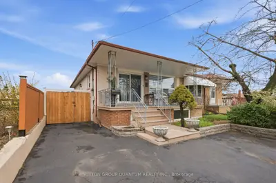 1257 Alexandra Avenue, Mississauga, On L5e 2a7