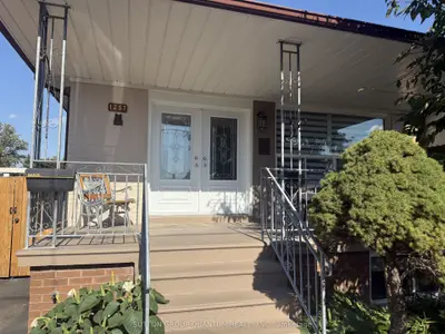 1257 Alexandra Avenue, Mississauga, On L5e 2a7