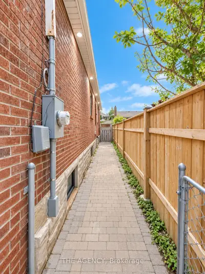 6 Azrock Road Basement, Toronto, On M6l 2w9