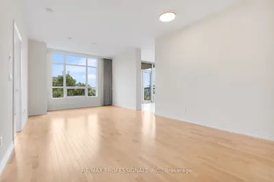 1135 Royal York Road 816, Toronto, On M9a 0c3