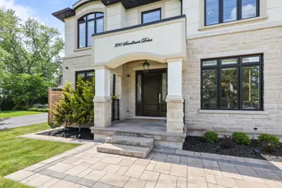 390 SANDHURST Drive, Oakville, ON L6L 4L3