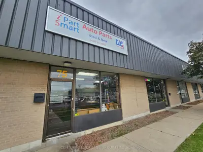 75 Ashwarren Road 75, Toronto, On M3j 1z7