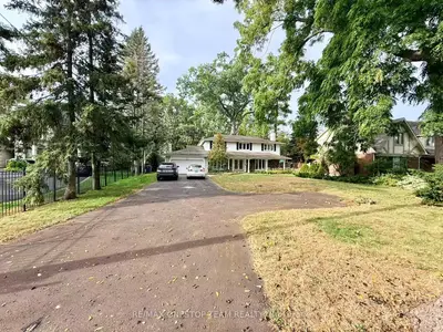 1220 Clarkson Road N Upper, Mississauga, On L5j 2w2