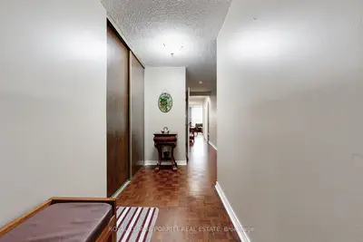 1535 Lakeshore Road E 201, Mississauga, On L5e 3e2