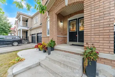 10 Sir Jacobs Crescent, Brampton, On L7a 3t4