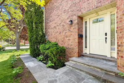 1120 POTTERS WHEEL Crescent, Oakville, ON L6M 1J2