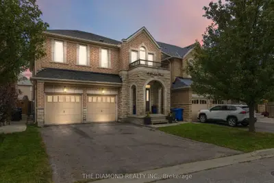 5 Penelope Street, Brampton, On L6p 3h7