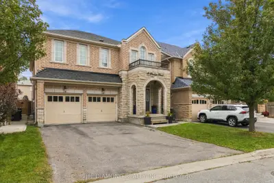 5 Penelope Street, Brampton, On L6p 3h7
