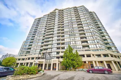 5 Rowntree Road 1710, Toronto, On M9v 5g9