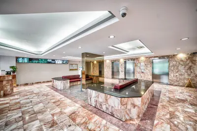 5 Rowntree Road 1710, Toronto, On M9v 5g9