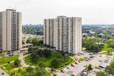 390 Dixon Road 1813, Toronto, On M9r 1t4