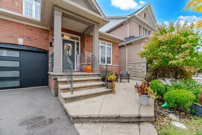 5 Billancourt Crescent, Brampton, On L6p 1v8