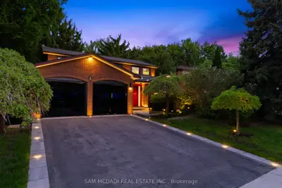 5 Canterbury Crescent, Toronto, On M9a 5a4