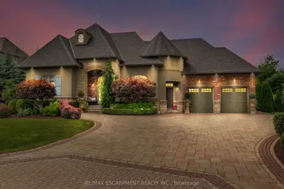 4 Holdroyd Court, Halton Hills, On L7g 0e8