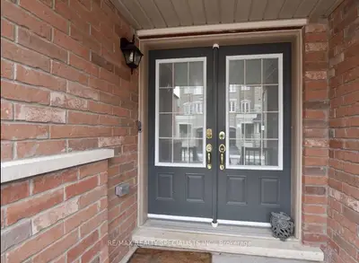 7 Hobart Gardens, Brampton, On L6z 0j1