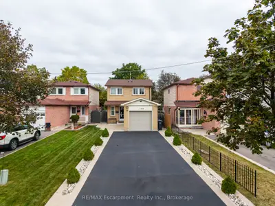 166 Martindale Crescent, Brampton, On L6x 2v2