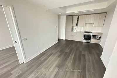 3900 Confederation Parkway 2301, Mississauga, On L5b 0m3