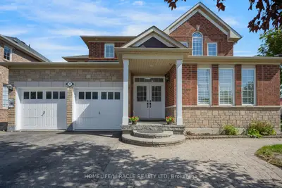 17 Latania Boulevard, Brampton, On L6p 1s8
