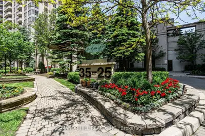 35 Kingsbridge Garden Circle 402, Mississauga, On L5r 3z5