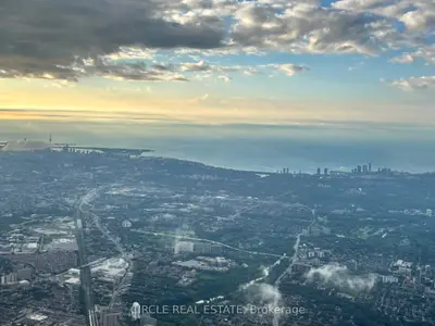 383 Sorauren Avenue 716, Toronto, On M6r 2g5