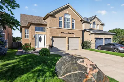 27 Summer Valley Drive, Brampton, On L6z 4v6
