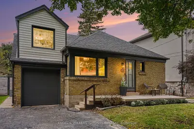 28 Inverleigh Drive, Toronto, On M8y 3e3