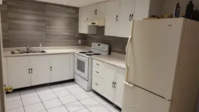 2605 Innisfil Road, Mississauga, On L5m 4j1