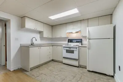 14 Claymore Drive Lower, Toronto, On M8z 2r9