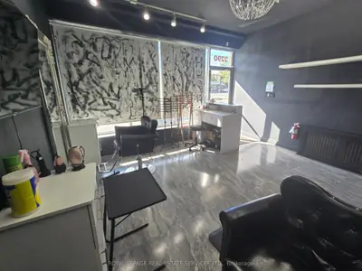 3292 Lake Shore Boulevard W, Toronto, On M8v 1m4