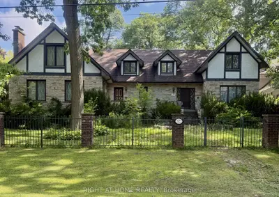2123 Gordon Drive, Mississauga, On L5b 1s6