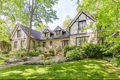 2123 Gordon Drive, Mississauga, On L5b 1s6