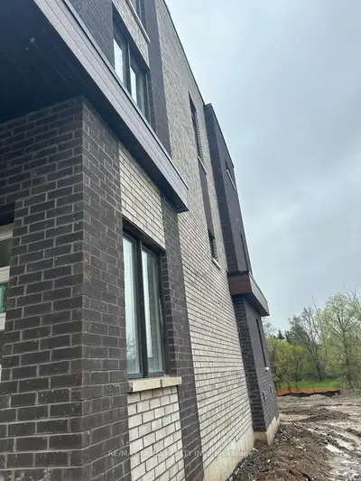 43 Queenpost Drive, Brampton, On L6y 6l2