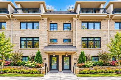 15 Lunar Crescent 82, Mississauga, On L5m 2r6