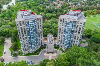 3 Hickory Tree Road 1010, Toronto, On M9n 3w5