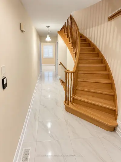 742 Winterton Way, Mississauga, On L5r 3l6