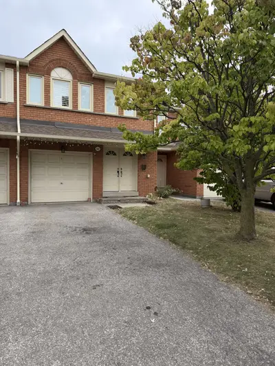 742 Winterton Way, Mississauga, On L5r 3l6
