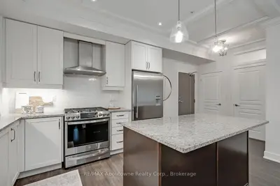 128 Garden Drive 102, Oakville, On L6k 0h7