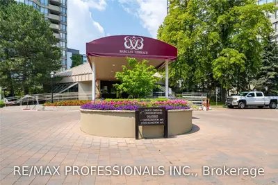 1300 Islington Avenue 809, Toronto, On M9a 5c4