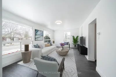 174 Thirtieth Street Main, Toronto, On M8w 3c5