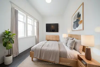 174 Thirtieth Street Main, Toronto, On M8w 3c5