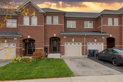 90 Sky Harbour Drive, Brampton, On L6y 0v3
