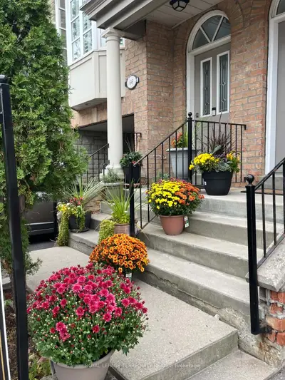 68 Superior Creek Lane 2, Toronto, On M8z 6c6