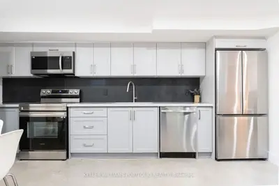 180 Maria Street Lower, Toronto, On M6p 1w4