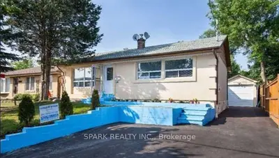 27 Erlesmere Avenue, Brampton, On L6w 2t4