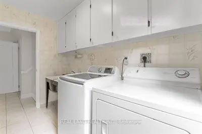 360 Chantenay Drive Lower, Mississauga, On L5a 1e7