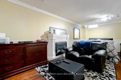 95 Mullis Crescent, Brampton, On L6y 4t1